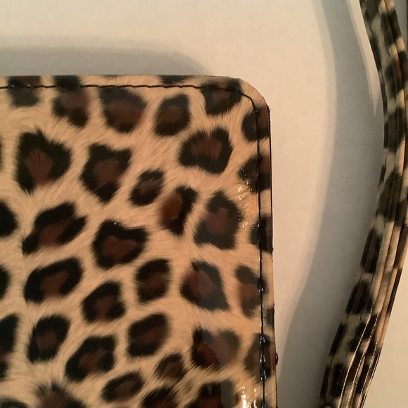 Wallet Wristlet Leopard Print New (but with a few small scratches) - Picture 7 of 14